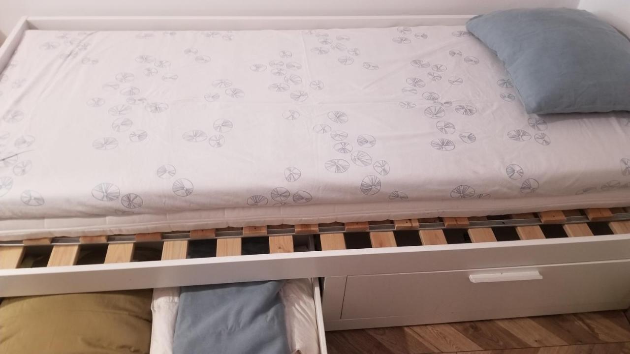 בוקרשט Private Room At Ceausescu'S Place In Old City Unirii Square מראה חיצוני תמונה