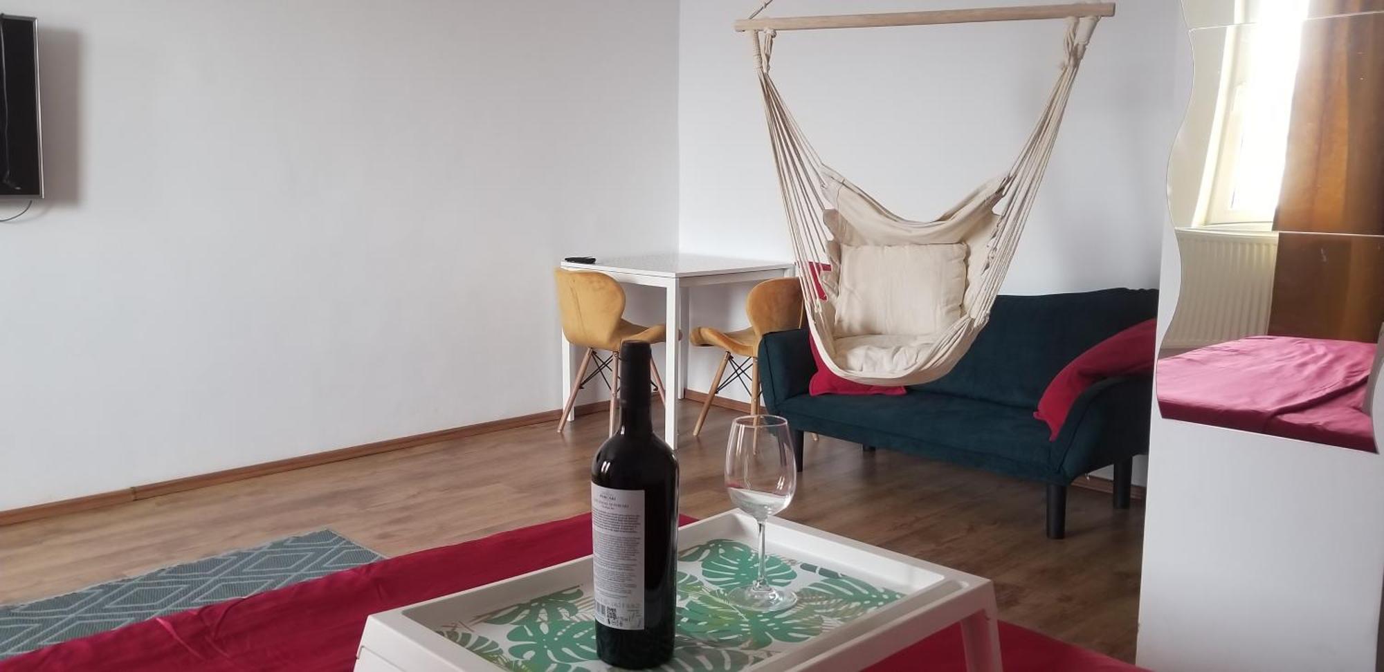 בוקרשט Private Room At Ceausescu'S Place In Old City Unirii Square מראה חיצוני תמונה