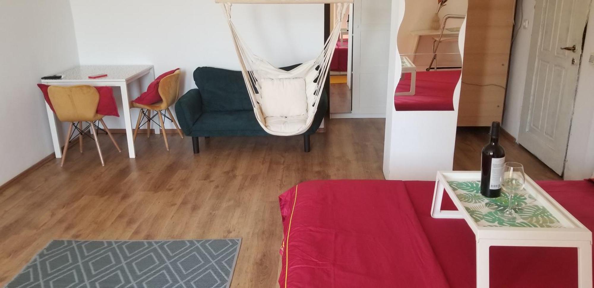 בוקרשט Private Room At Ceausescu'S Place In Old City Unirii Square מראה חיצוני תמונה