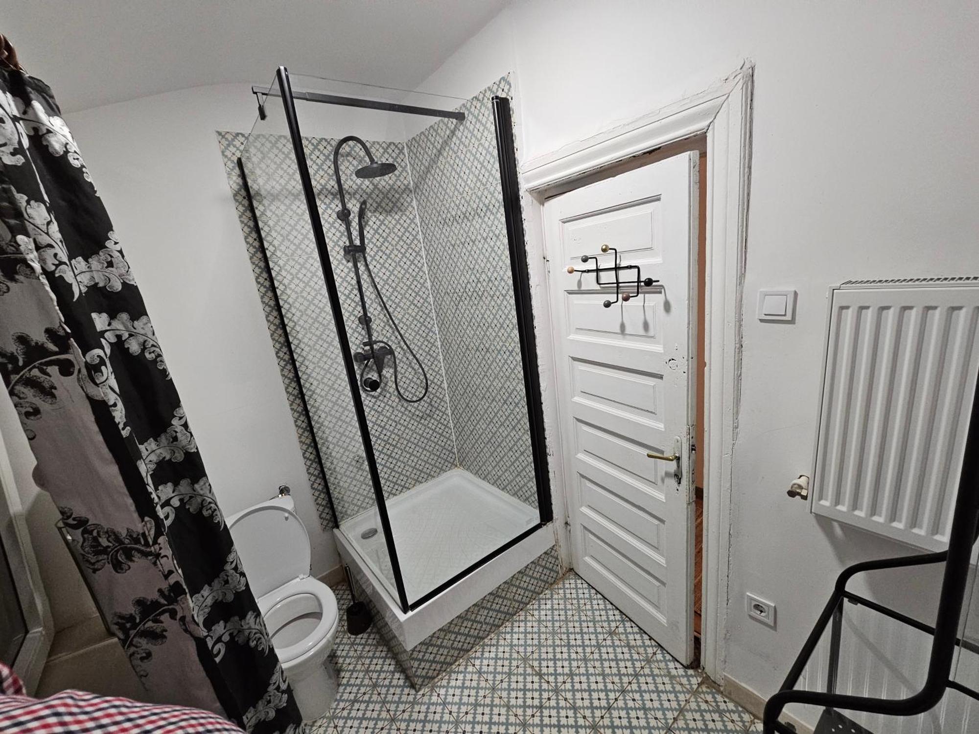בוקרשט Private Room At Ceausescu'S Place In Old City Unirii Square חדר תמונה